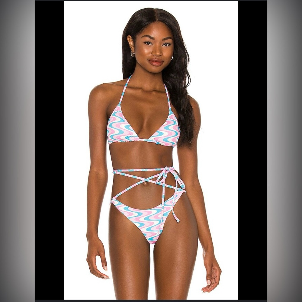Frankies Bikini 👙, bikini 2 piece set , size : (S), color: pink, blue,white